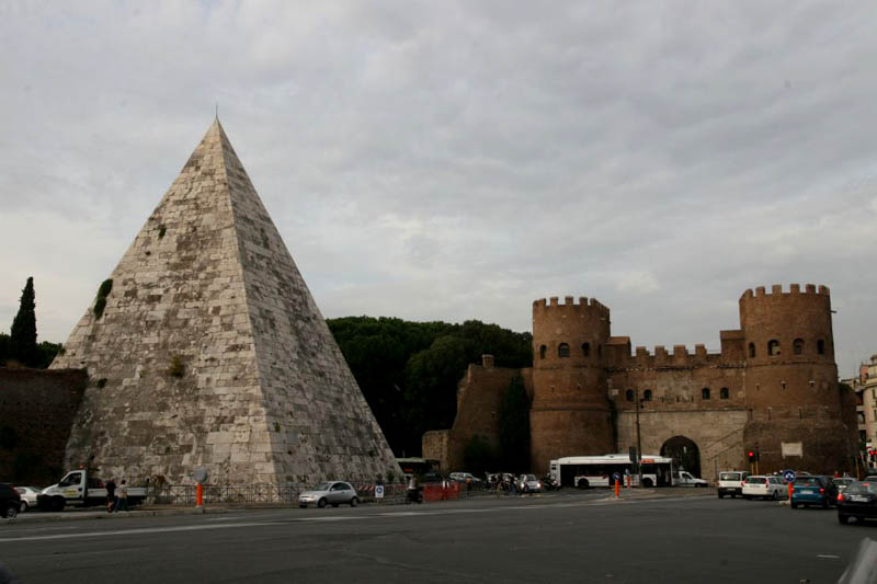 pyramid of cestius in rome
