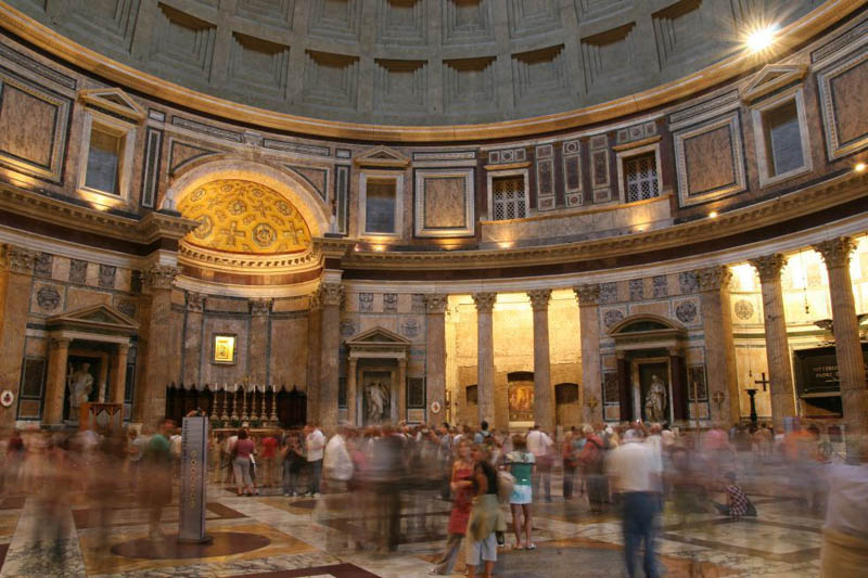 http://www.rome-roma.net/photos/pantheon/pantheon-Rome_2402.jpg