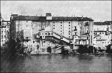 houses on the Tiber