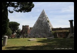 pyramide de caius cestius à rome