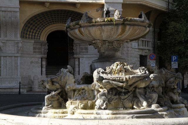 Fontaine des grenouilles - Quartier Coppedè