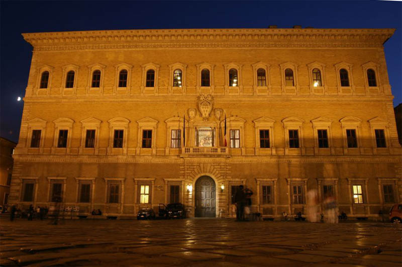 piazza and palace farnese