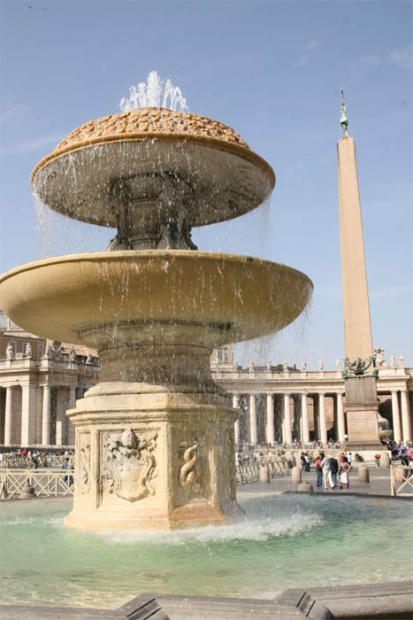 fontaine place saint pierre de rome