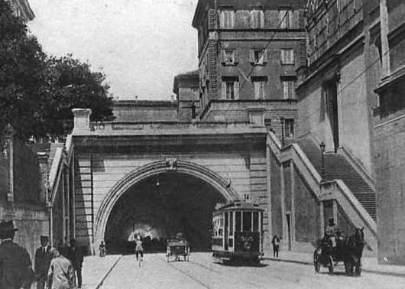 Via Nazionale - tramway