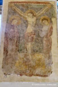 Fresque dans la nef (XIII-XIVe) de sainte-praxède à Rome : crucifix, saint-Jean et Marie