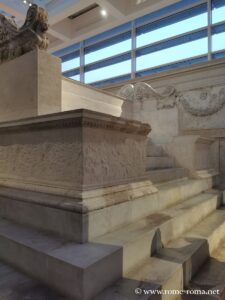 Table de l'Autel de la Paix d'Auguste à Rome