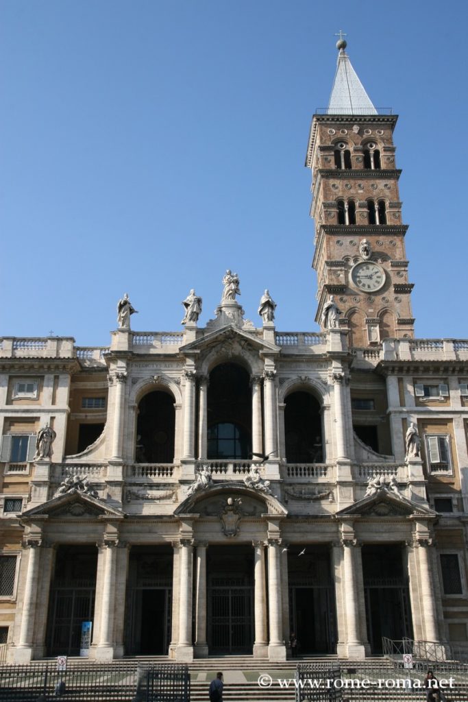 Photo de la façade et du clocher de Sainte-Marie Majeure à Rome