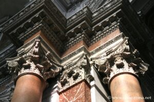 Chapiteaux et colonnes de Sainte-Marie des Anges à Rome