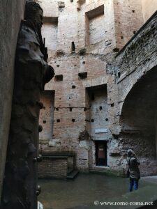 Cour, basilique Sainte-Marie des Anges à Rome