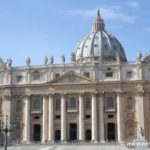 Photo de la facade de la basilique saint-pierre à Rome