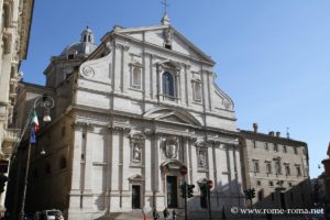 facade-eglise-de-jesus-rome_5789