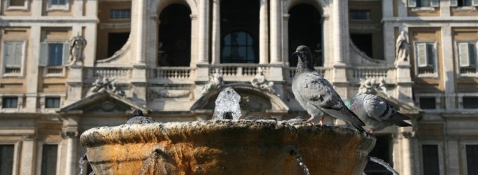 Photo de la fontaine deavant la basilique Sainte-Marie Majeure à Rome