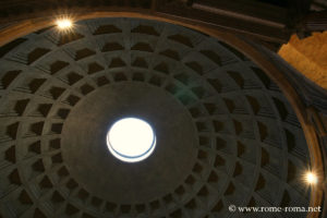 Photo de l'intérieur de la coupole du Panthéon de Rome