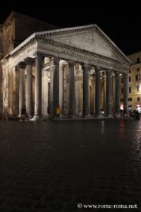 Photo du Panthéon de Rome de nuit