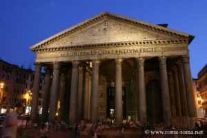 Photo du Panthéon de Rome en soirée