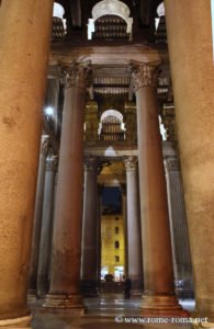 Photo du pronaos du Panthéon de Rome