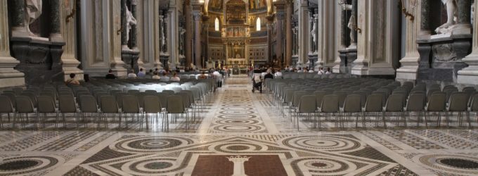 Intérieur de la basilique Saint-Jean du Latran à Rome