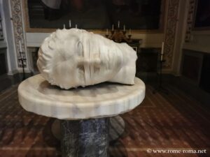 Tête de Saint-Jean Baptiste d'Ilgor Mitoraj, basilique Sainte-Marie des Anges à Rome