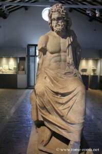 Zeus assis dans l'antiquarium de la Villa des Quintili