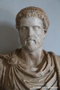 Busto ritratto di Adriano, imperatore romano