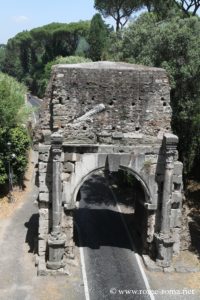 Arc de Drusus et porte Saint-Sébastien