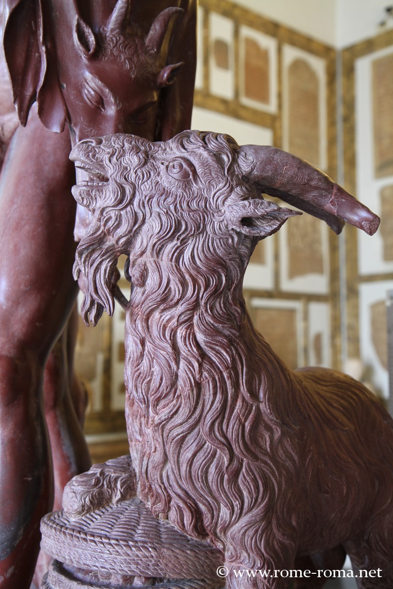 Fauna in marmo rosso antico, da una copia ellenica tardiva del II secolo d.C., musei capitolini