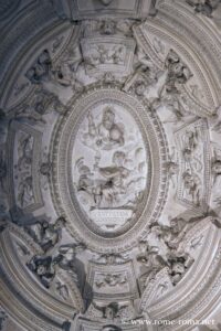 Stucs sur les voûtes de l'escalier d'honneur. Palazzo dei Conservatori, Musei Capitolini, Roma