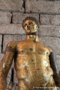 Statua di Ercole in bronzo dorato