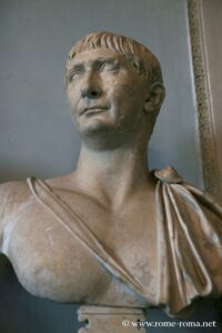Busto ritratto di Traiano, imperatore romano
