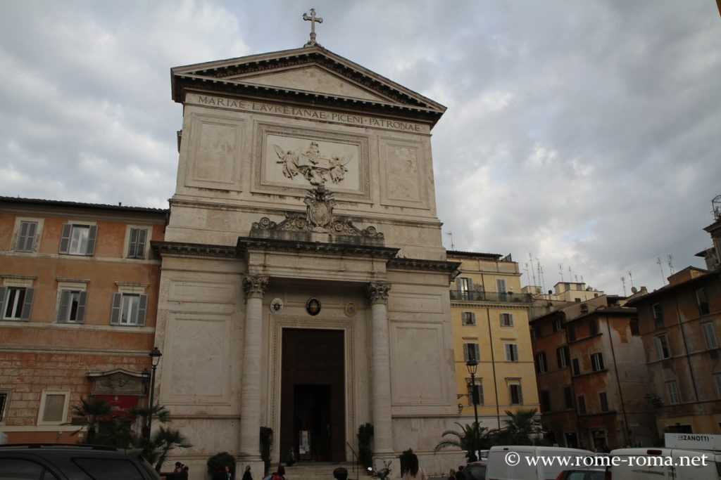 Église et place San Salvatore in Lauro