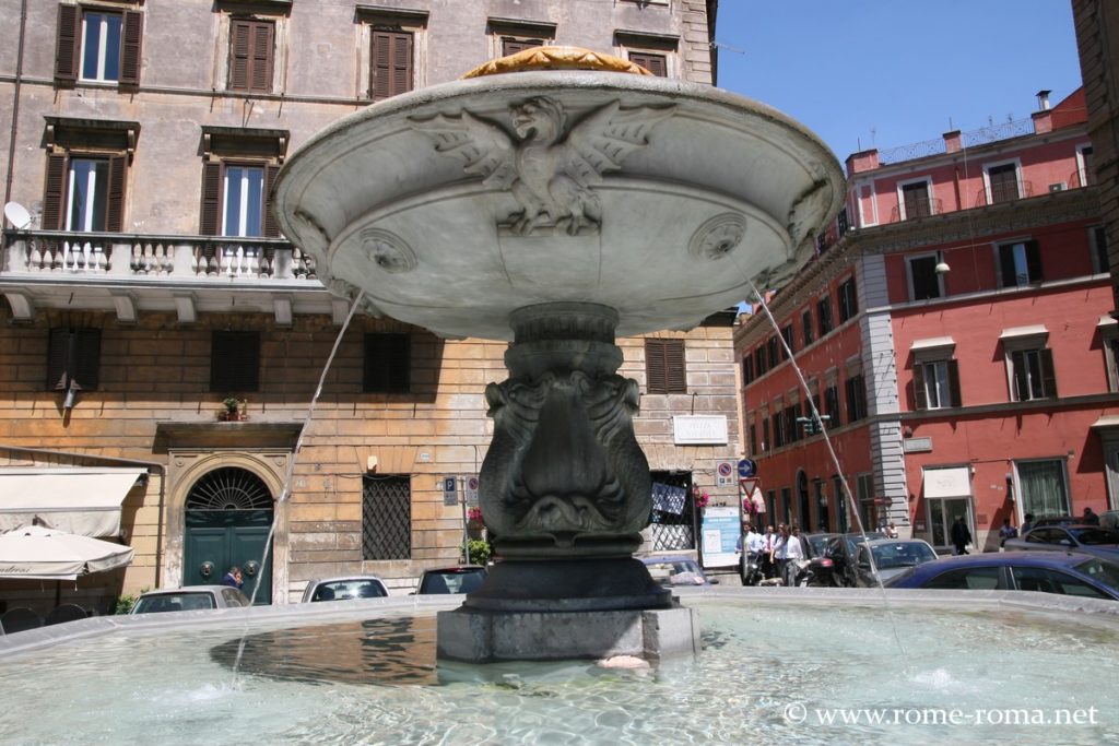 Place Nicosia et fontaine du Trullo