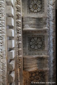 Reliefs de l'architrave du Temple de la Concorde, tabularium, musées du Capitole