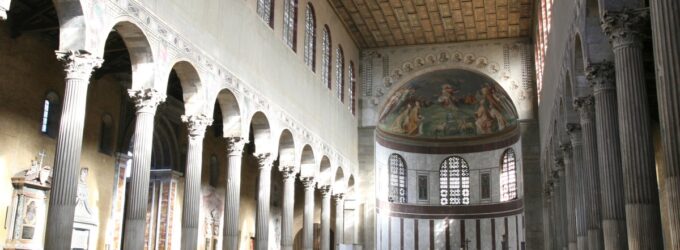 L'intérieur de la basilique Sainte-Sabine à Rome